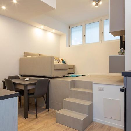 I Host Apartment - Val Strona 6 Milan Bagian luar foto