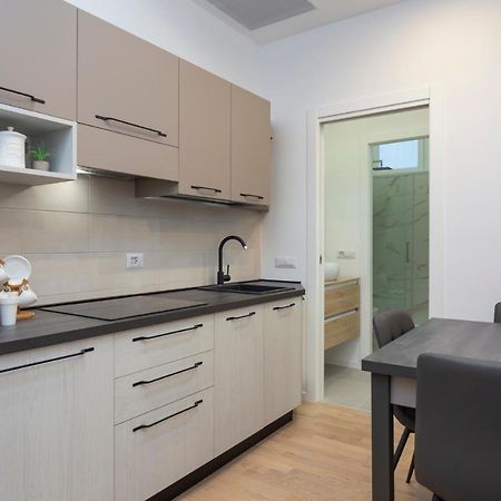 I Host Apartment - Val Strona 6 Milan Bagian luar foto