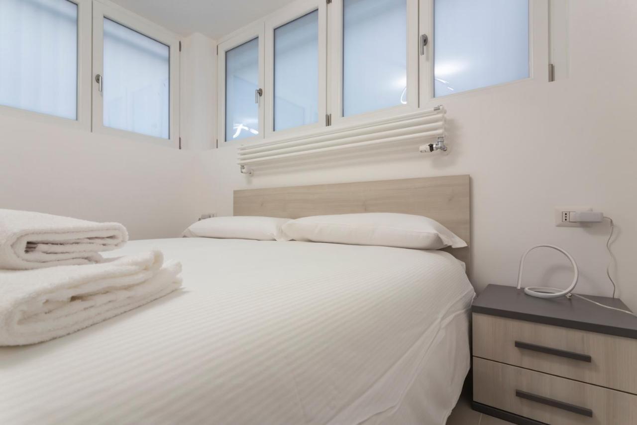 I Host Apartment - Val Strona 6 Milan Bagian luar foto
