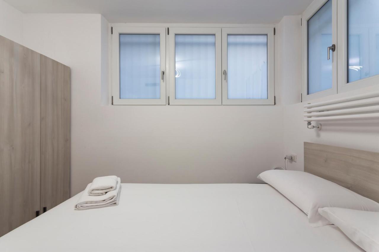 I Host Apartment - Val Strona 6 Milan Bagian luar foto