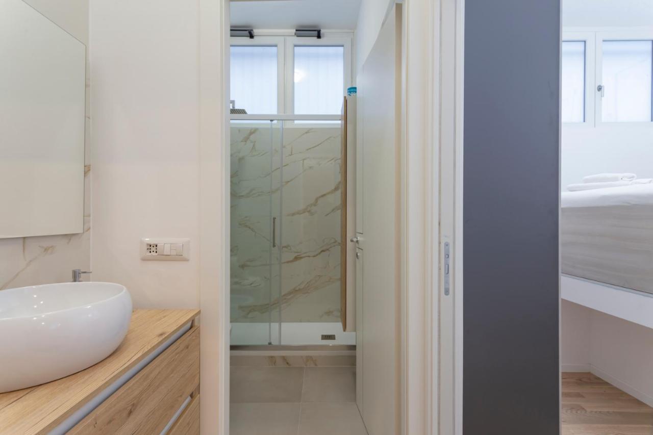 I Host Apartment - Val Strona 6 Milan Bagian luar foto