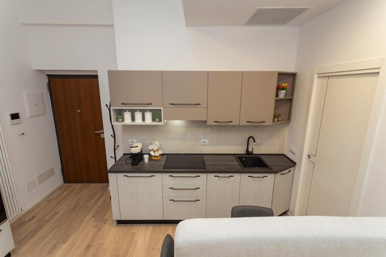 I Host Apartment - Val Strona 6 Milan Bagian luar foto